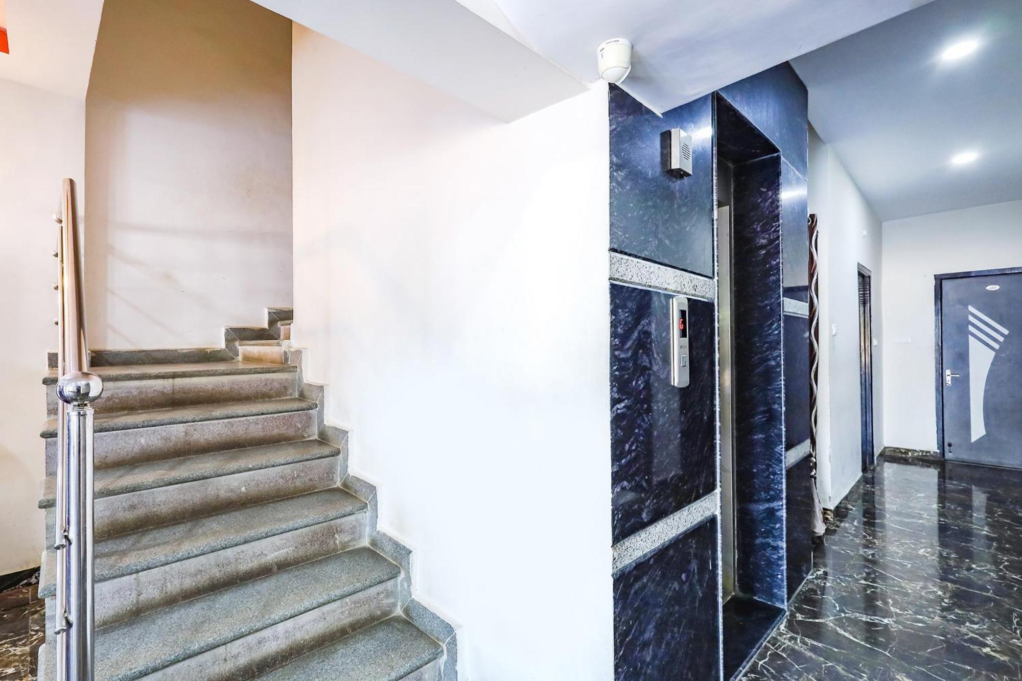 Hotel Capital O Lakshmi Residency à Tirupati Extérieur photo