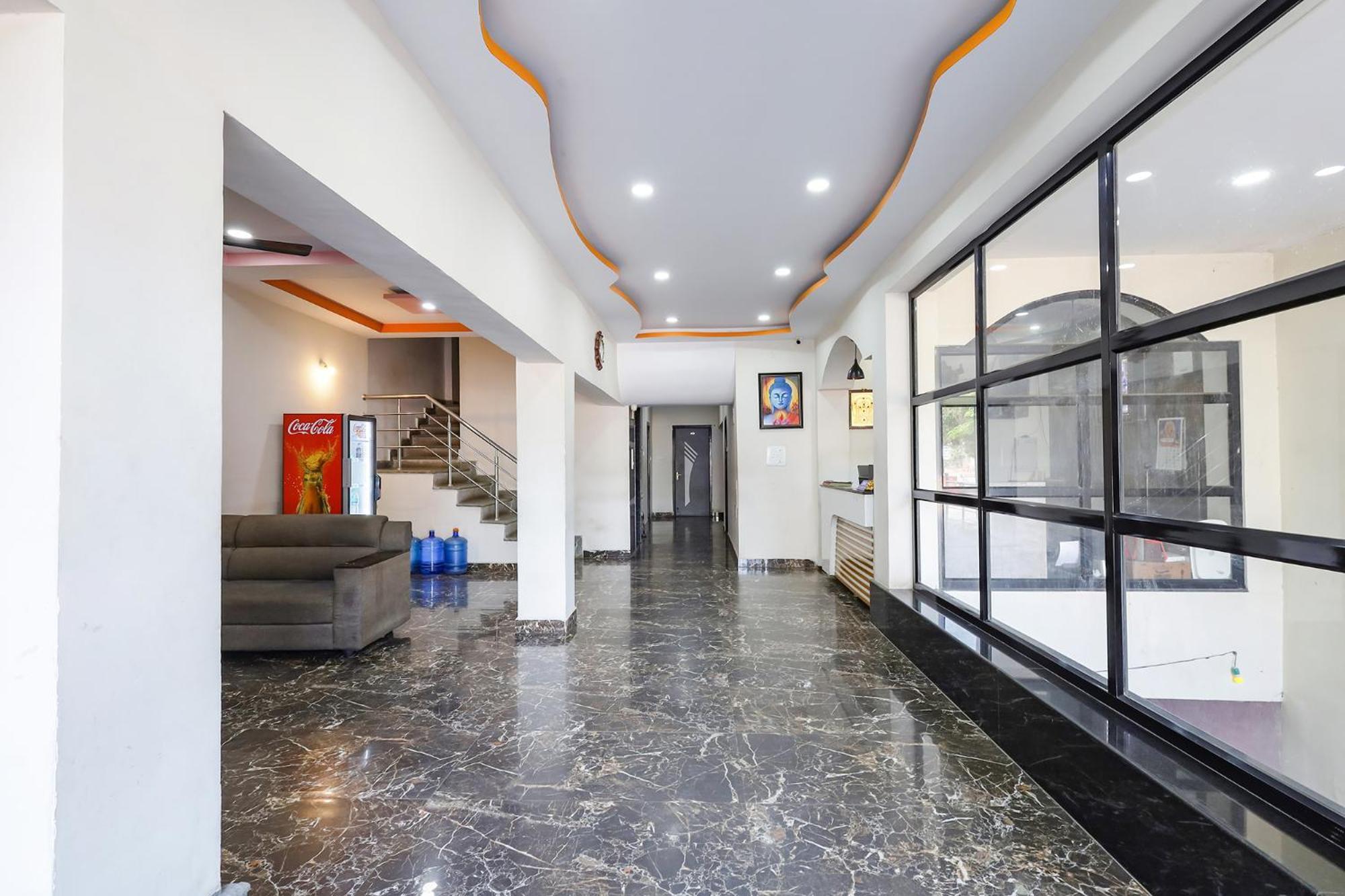 Hotel Capital O Lakshmi Residency à Tirupati Extérieur photo