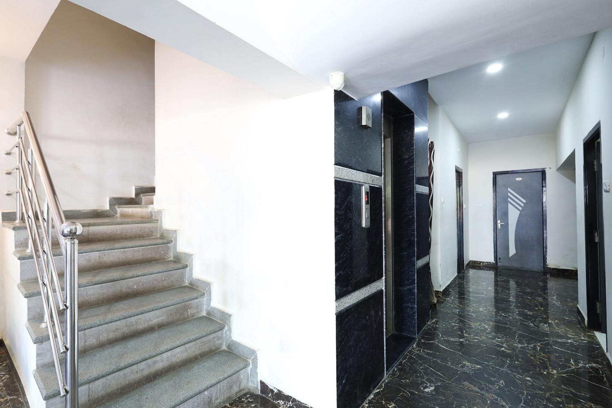 Hotel Capital O Lakshmi Residency à Tirupati Extérieur photo
