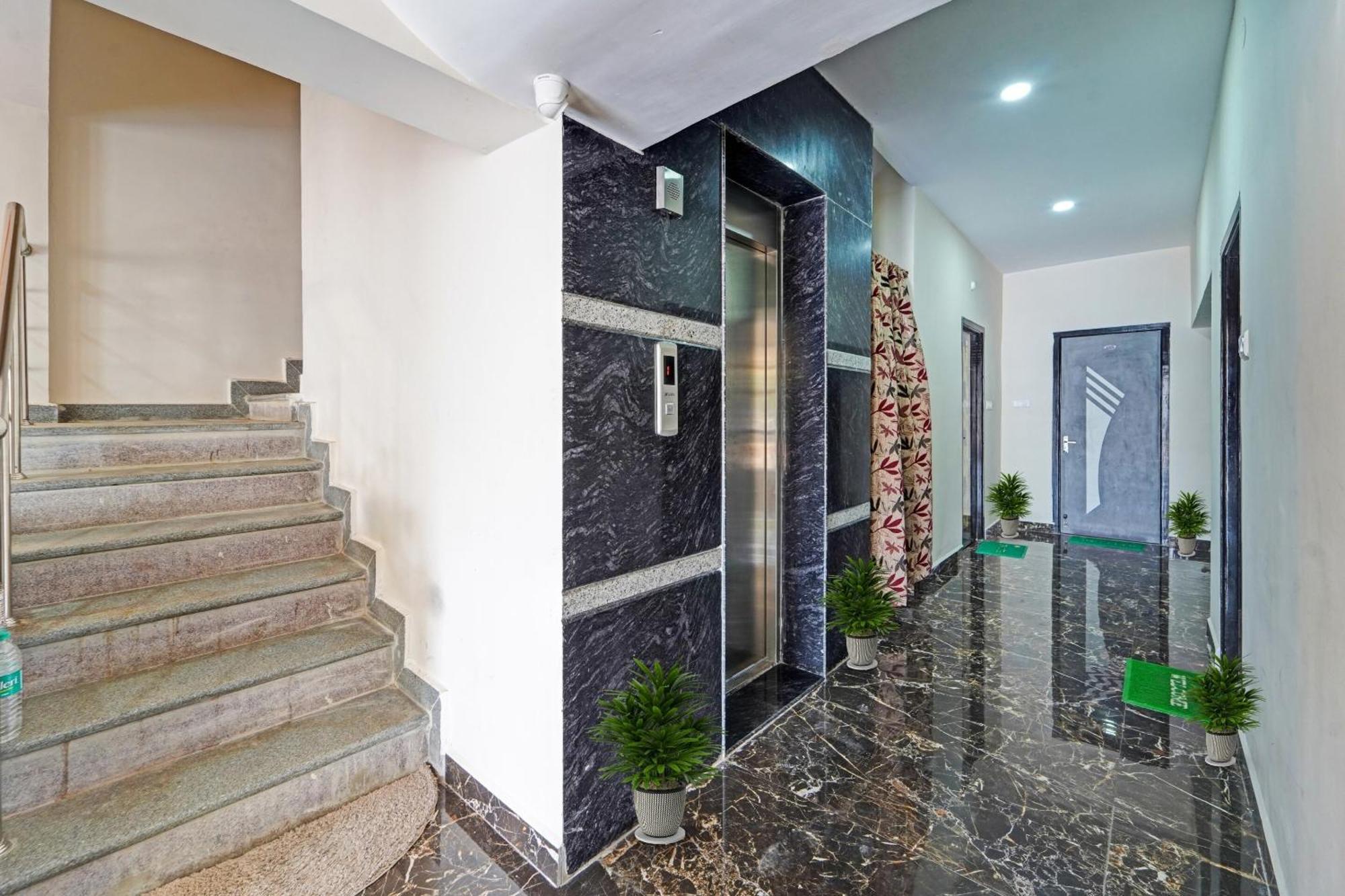 Hotel Capital O Lakshmi Residency à Tirupati Extérieur photo