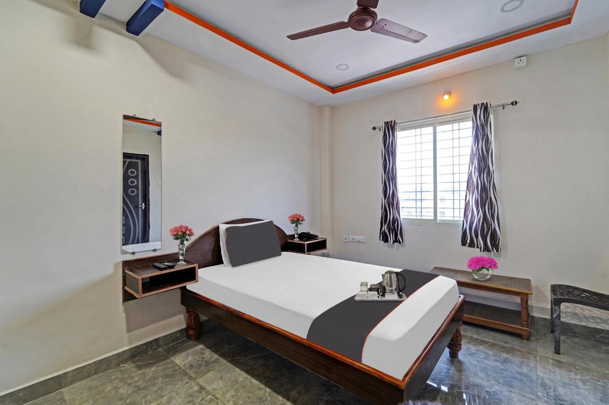 Hotel Capital O Lakshmi Residency à Tirupati Extérieur photo