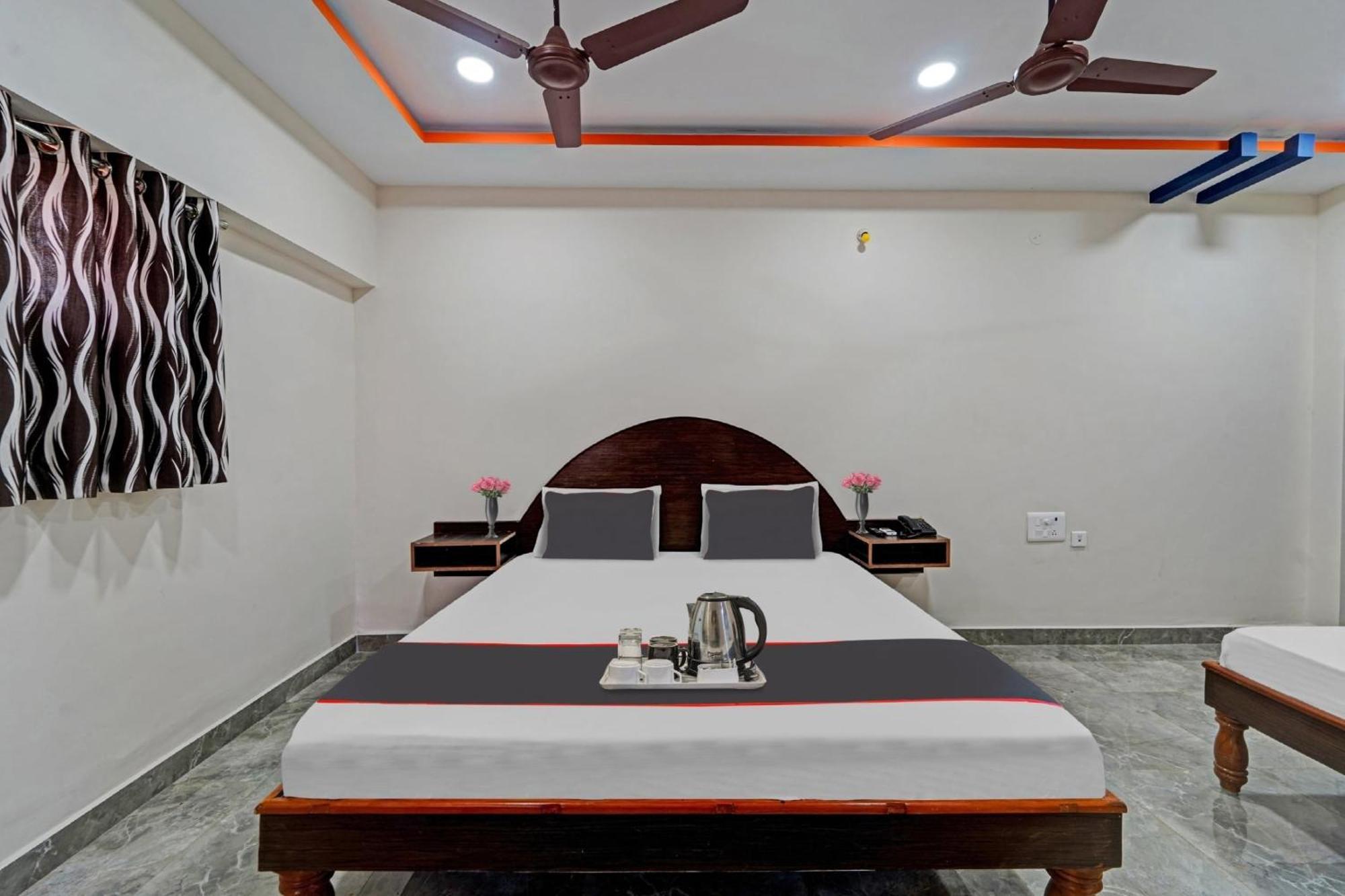 Hotel Capital O Lakshmi Residency à Tirupati Extérieur photo