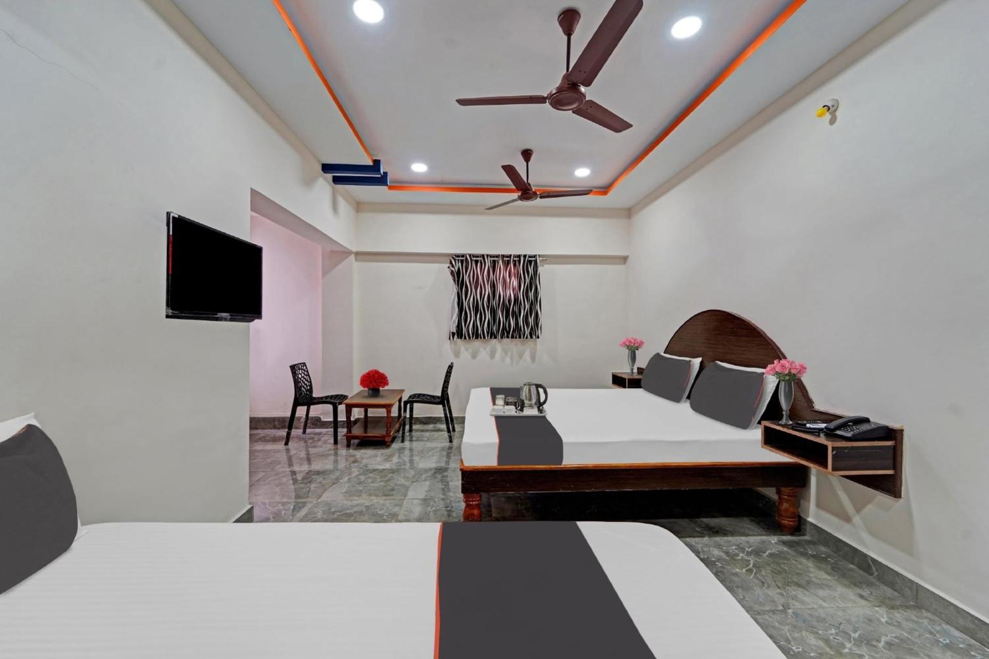 Hotel Capital O Lakshmi Residency à Tirupati Extérieur photo