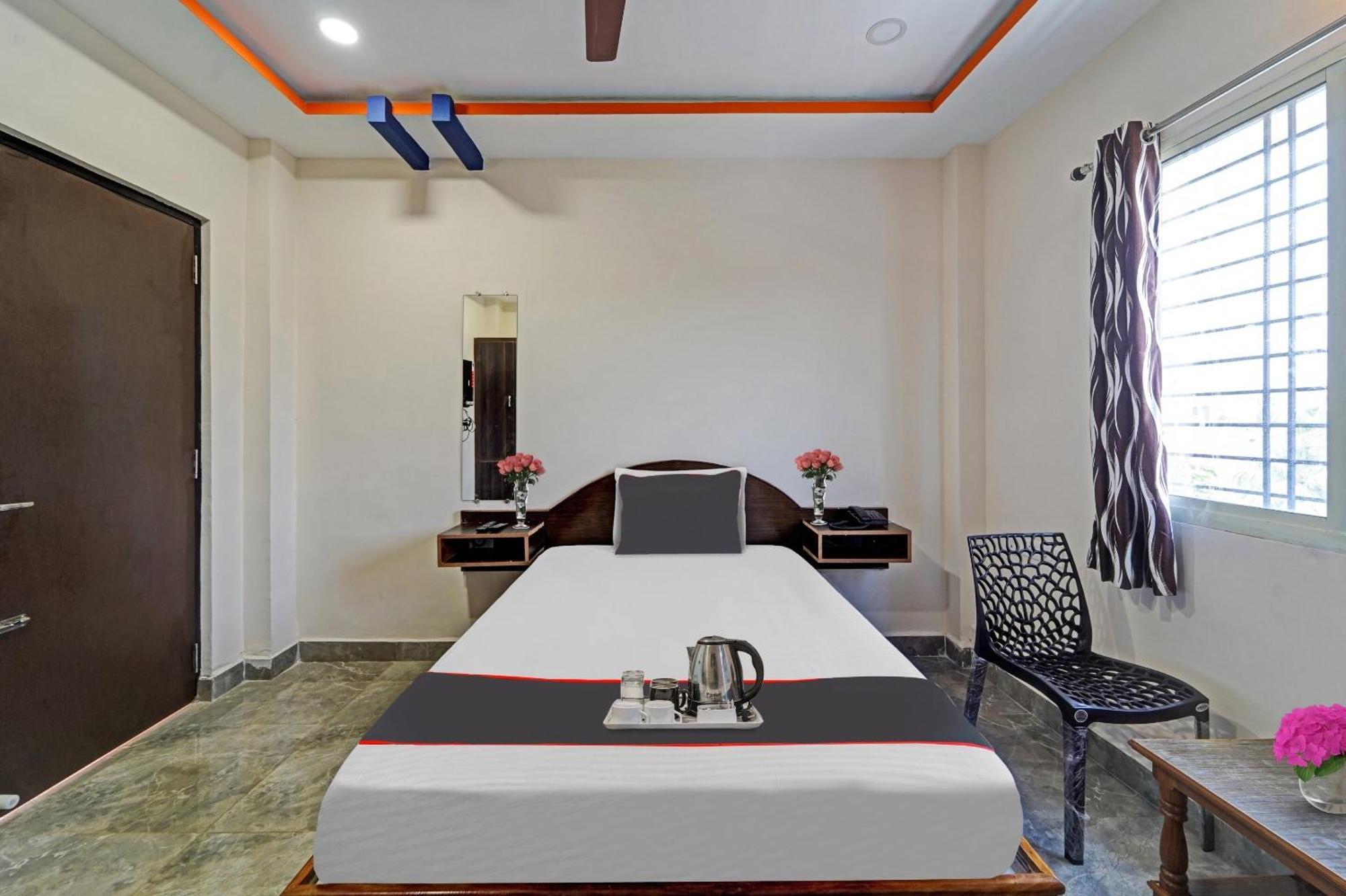 Hotel Capital O Lakshmi Residency à Tirupati Extérieur photo